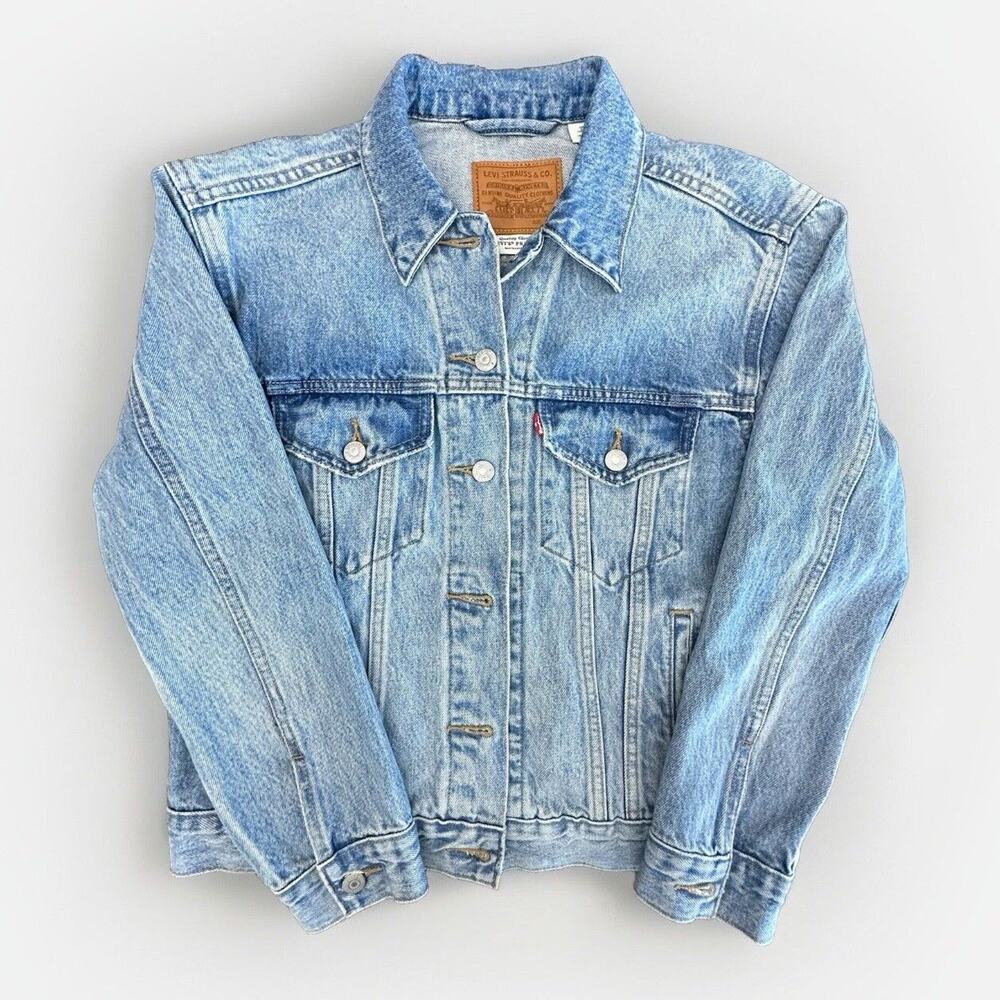 Classic Levi’s Premium Denim Jacket Embroidered Fuzzy Back Patch Size Small